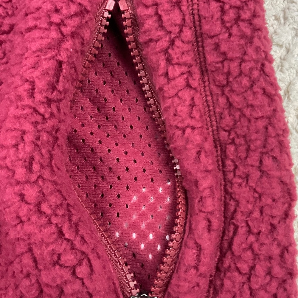 Patagonia Women’s Retro Pile Fleece Vest - Picture 5 of 12